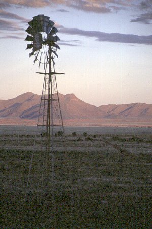 Morgendmmerung - Tolou's Lodge, Namibia