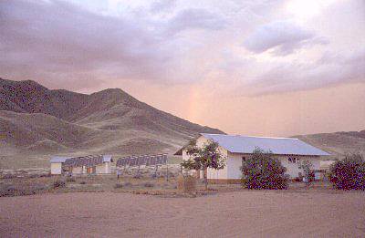 Gewitter & Regenbogen hinter Tolou's Lodge, Namibia